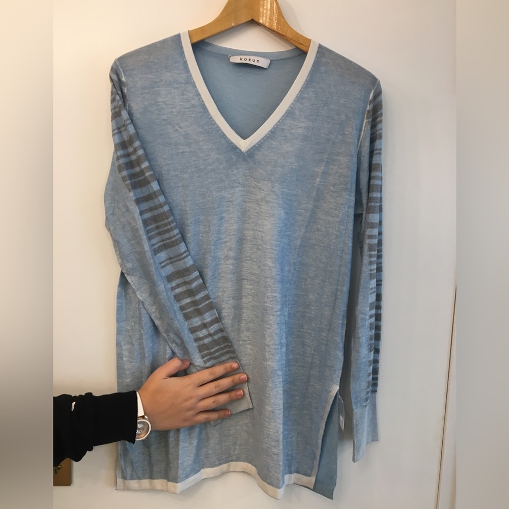 KOKUN V neck patterned sweater size small
